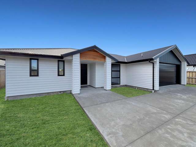 HALSWELL - 3 BEDROOMS, 2 BATHROOMS, HEATPUMP, DOUBLE GARAGE