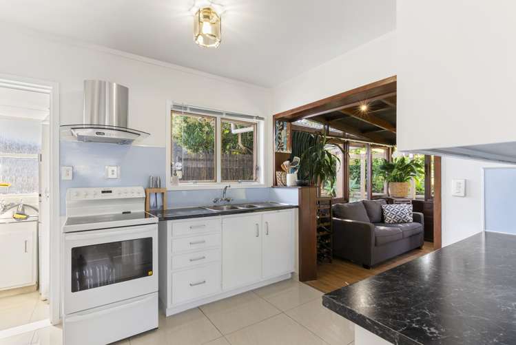 2/16 Girrahween Drive Totara Vale_5