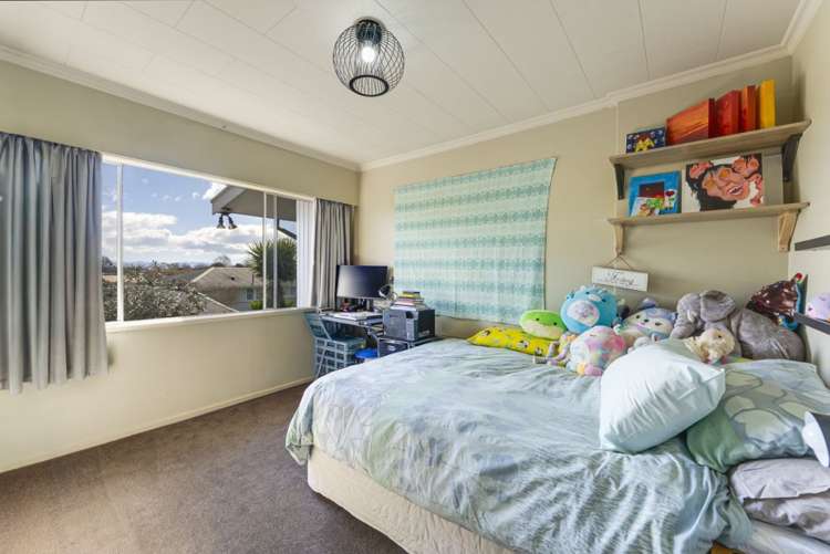5 Shelley Crescent Stoke_13