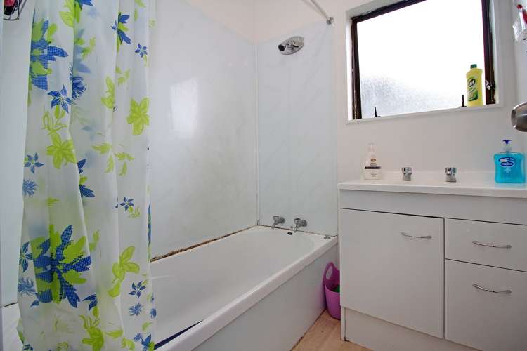 2/38 Maplesden Drive Clendon Park_7