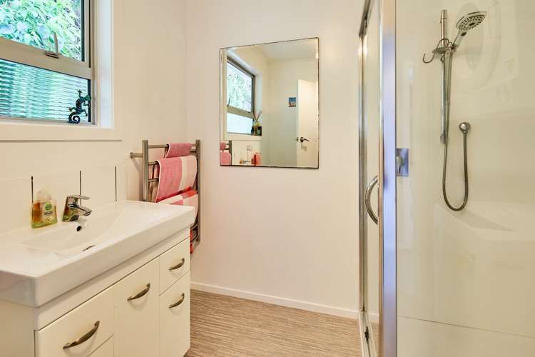 16 Voltaire Street Karori_10