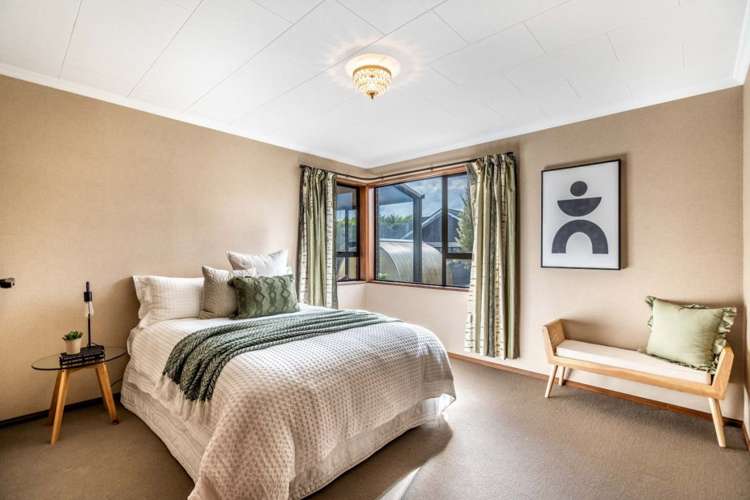 349 Queens Drive Windsor_14