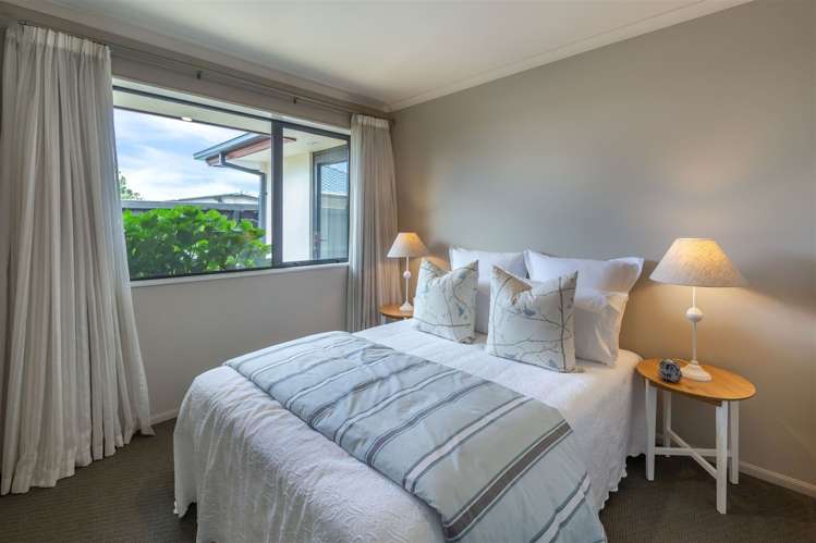 1 Caroline Way Northwood_16