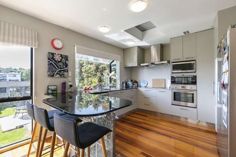 1 & 2/66 Allum Street Kohimarama_11