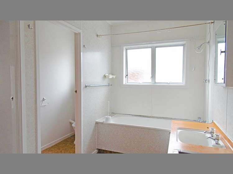 2/75 Moana Avenue One Tree Hill_10