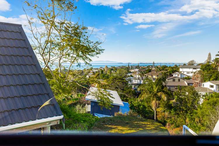 2/2 Elizabeth Place Mairangi Bay_14