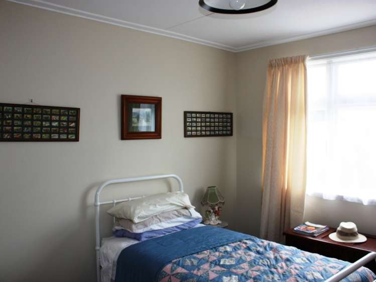 31 Main Road Owaka_10