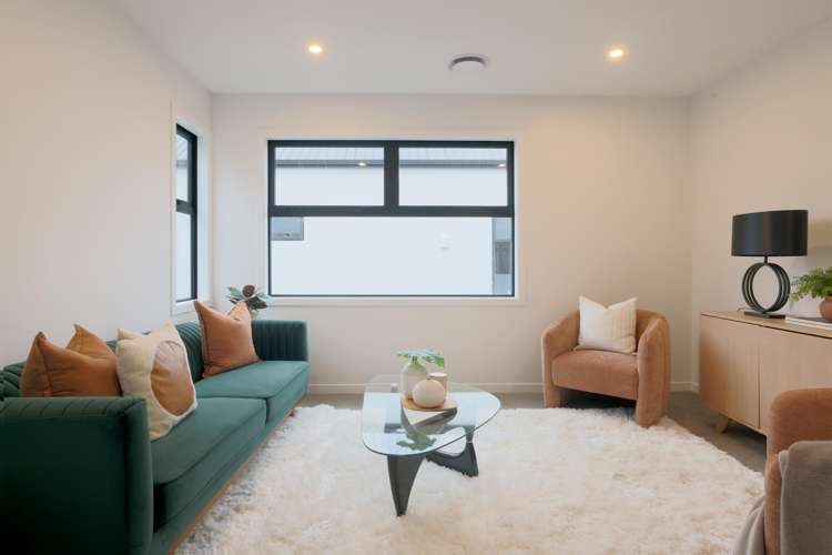 8 Maire Street Woburn_13