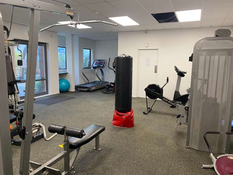 5p/10 Crown Lynn Place New Lynn_9