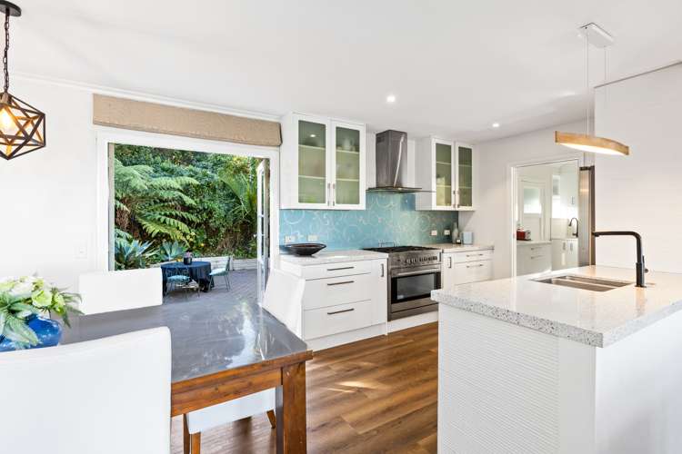 89 Roberts Road Matakatia_10