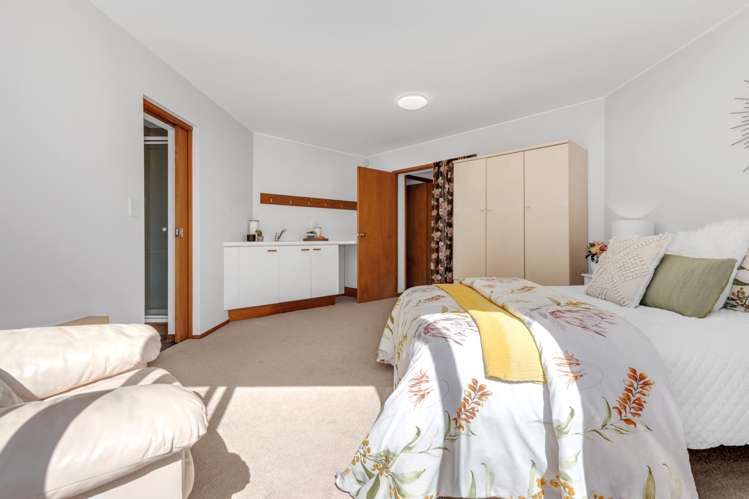 4 Dorrington Place Eastern Beach_27