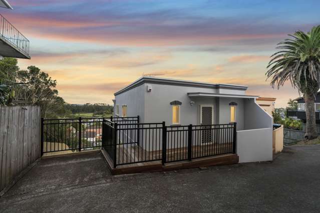 REMUERA, VIEWS AND WALK TO MEADOWBANK SCHOOL