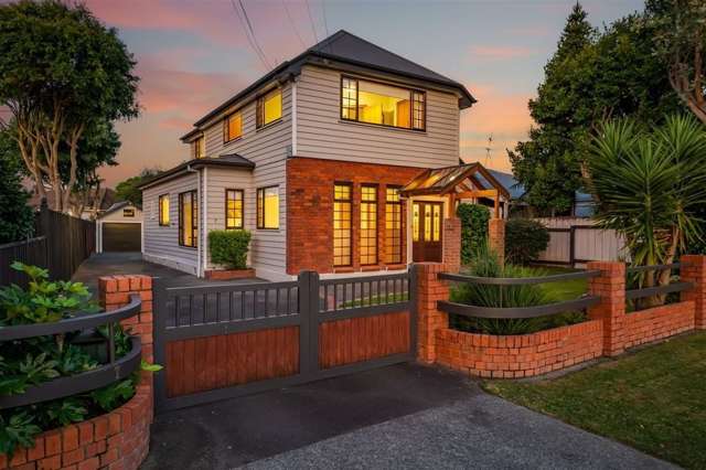 Spacious 4 Bedroom Family Home + External office