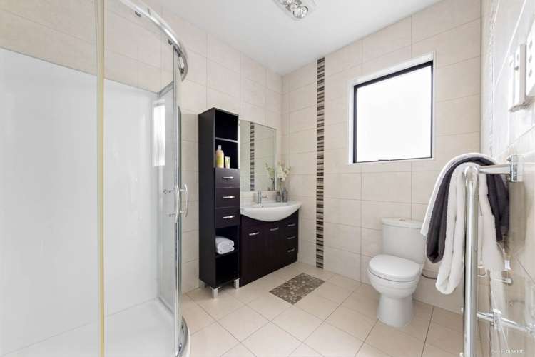 24 Gibbston Crescent Flat Bush_12