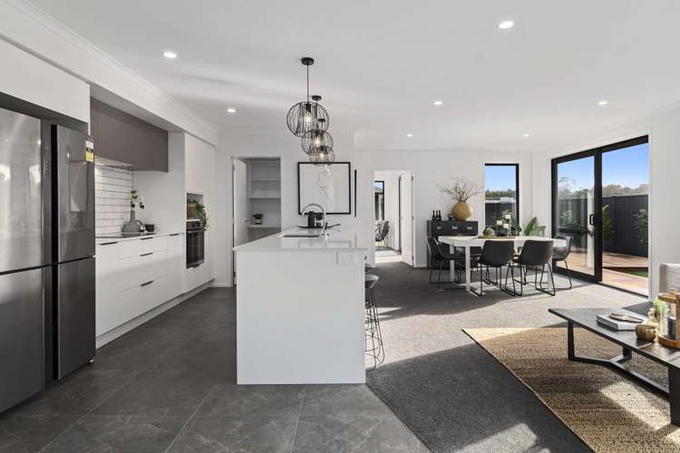 11 Springwater Lane Pyes Pa_14