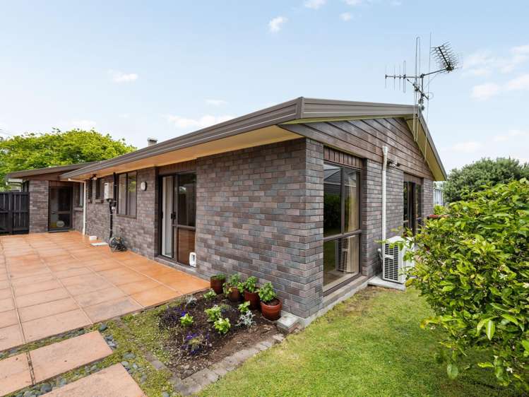 21 Bains Avenue Hamilton East_12