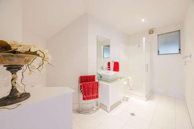 4B Seapoint Road Bluff Hill_17