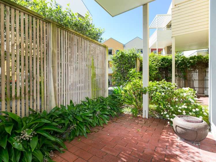 49/305 Evans Bay Parade Hataitai_5