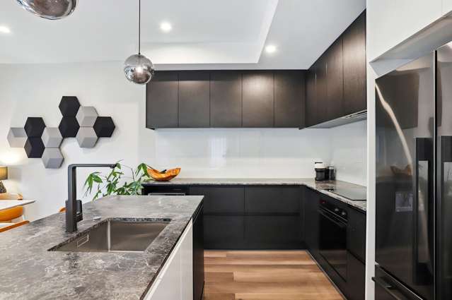 Freehold in a seriously great location!