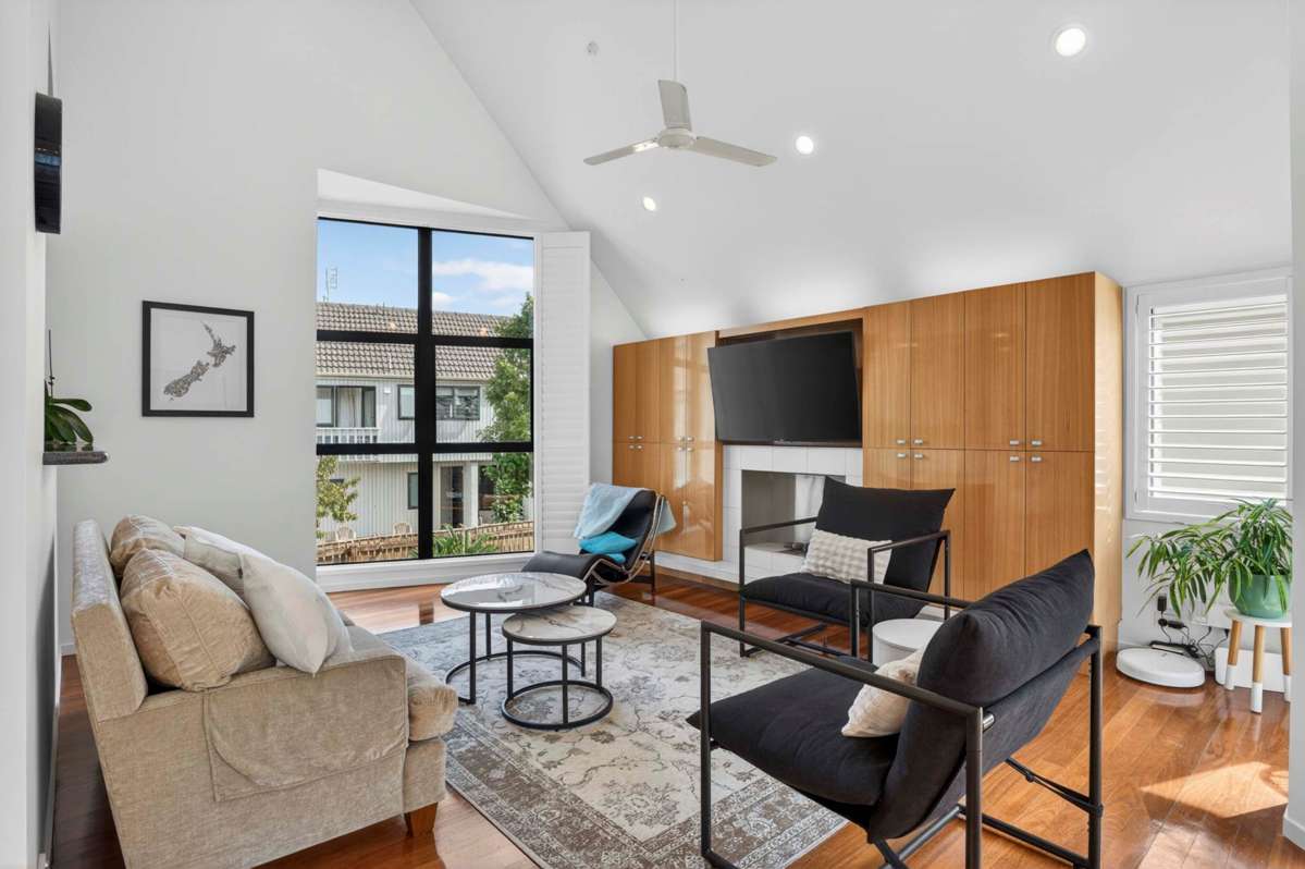 2/42 Goldie Street_3