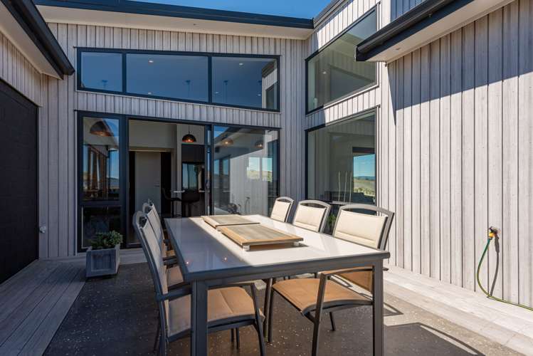 96 Cedarwood Street Woodridge_28