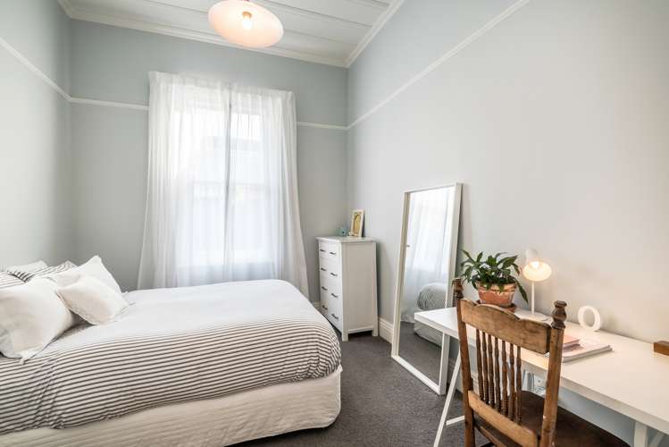 36 Old Lake Road Narrow Neck_16