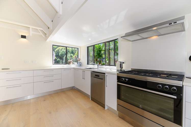 6 Bamfield Place Hillsborough_10