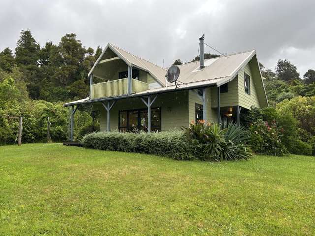 SCEINIC COAST ROAD LIVING - UNIQUE AND PRIVATE