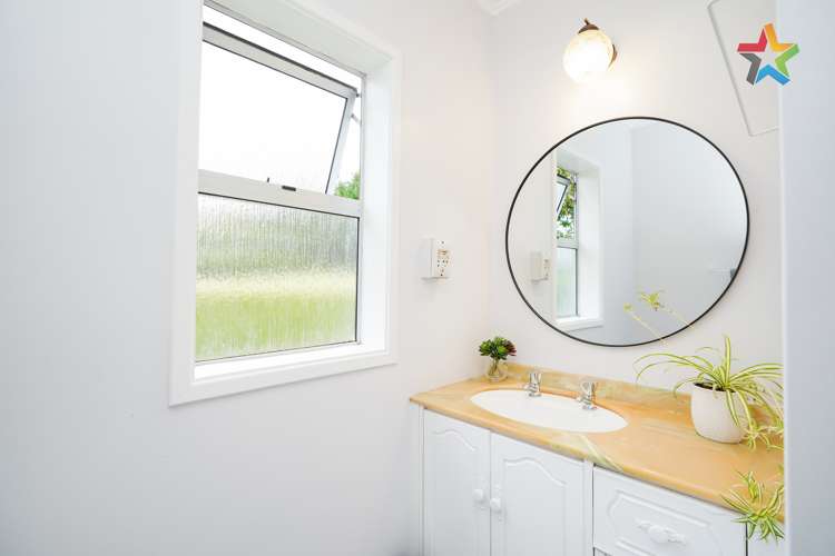 35 Sinclair Avenue Nightcaps_14