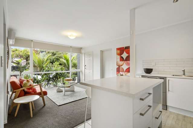 2/4 Don Croot Street Morningside_3