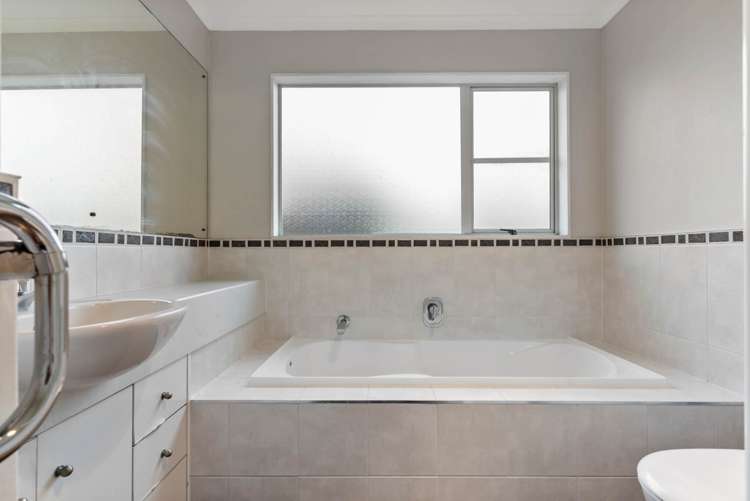 206 Carnoustie Drive Wattle Downs_17