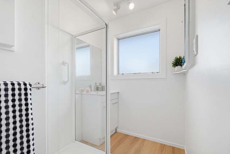 2/6 Valerie Place Redwood_9