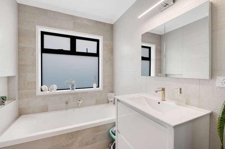 16a Lillian Place Orewa_18