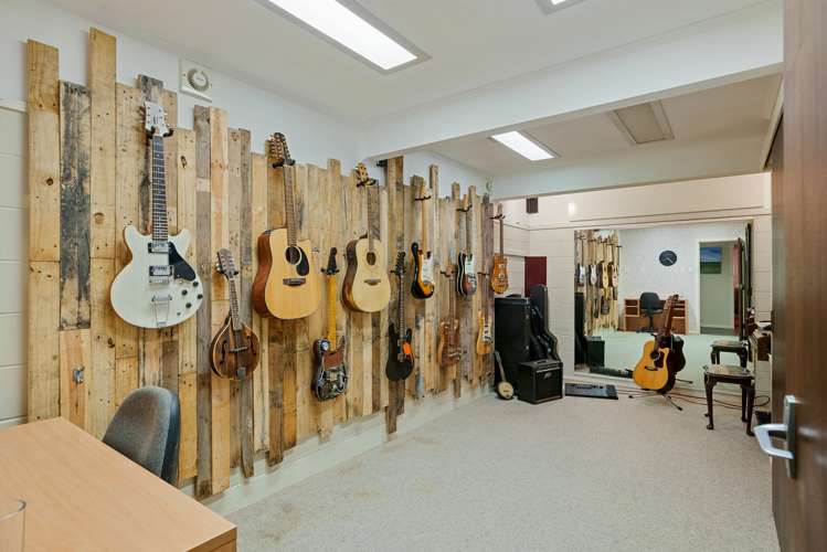 10 Haven Grove Naenae_19