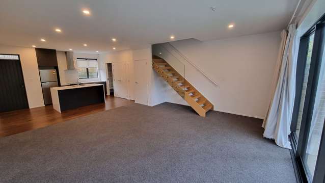 4B/4 Ferry Road Eastbourne_3