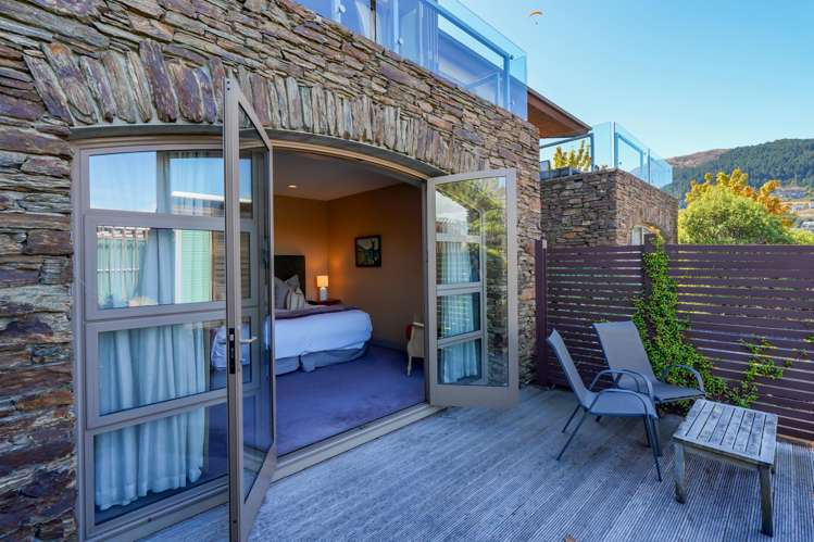 2/10 Lake Street Queenstown_2