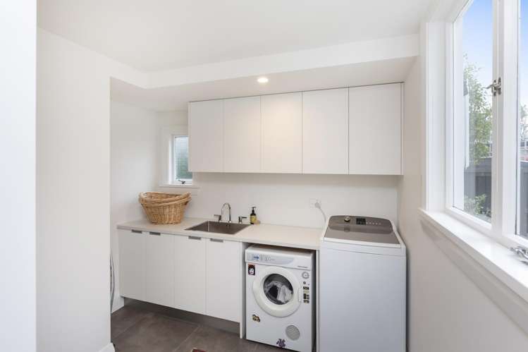 111 St Andrews Square Strowan_22