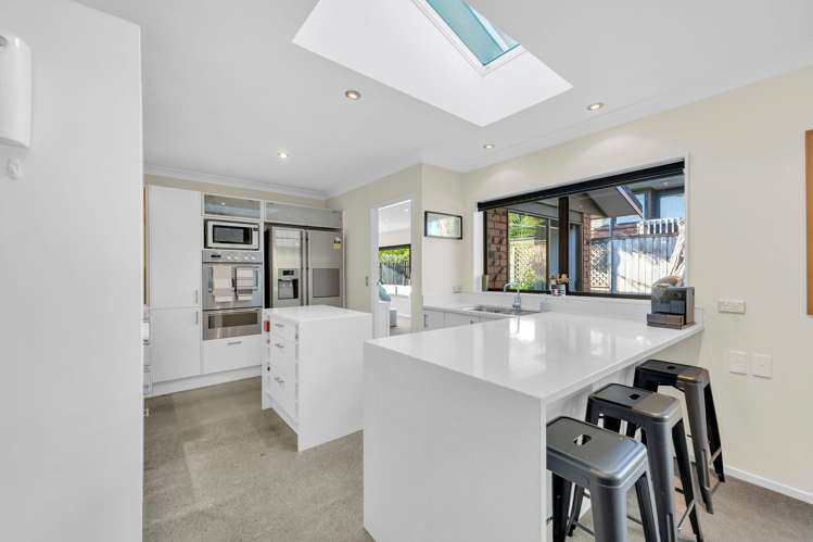 6 Billabong Place Botany Downs_8