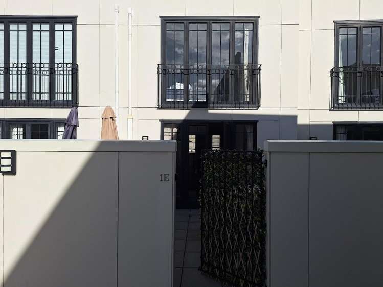 1E/8 Farnham Street 1761_14