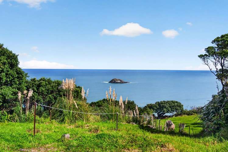 9 Ngatira Road Muriwai Beach_7