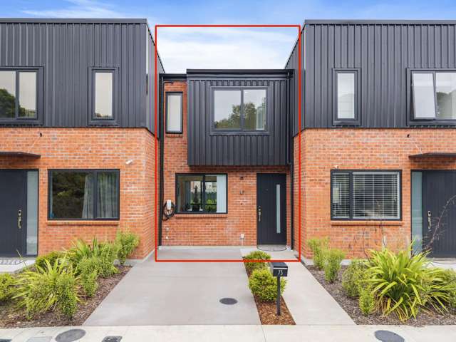 Must SEE! Owner is Relocating!