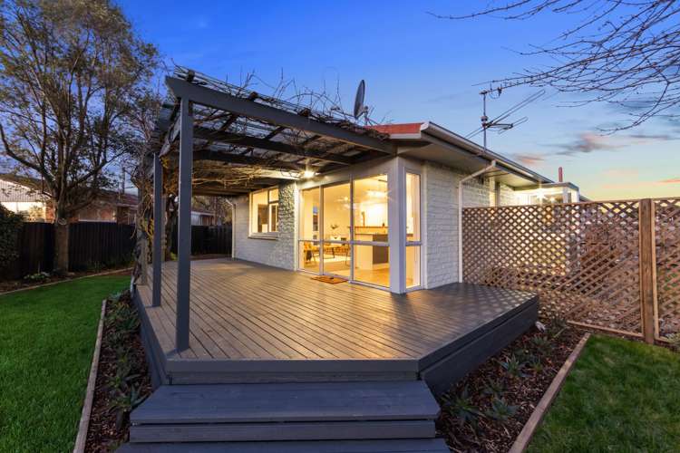 15 Denniston Crescent Redwood_14