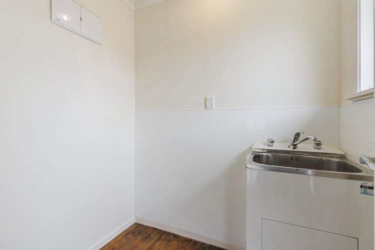 33 Mountain Road Mangere Bridge_12