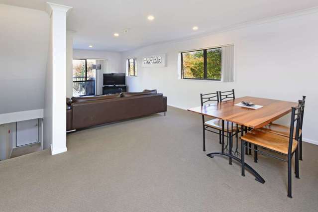 10/46 Carlos Drive Flat Bush_2