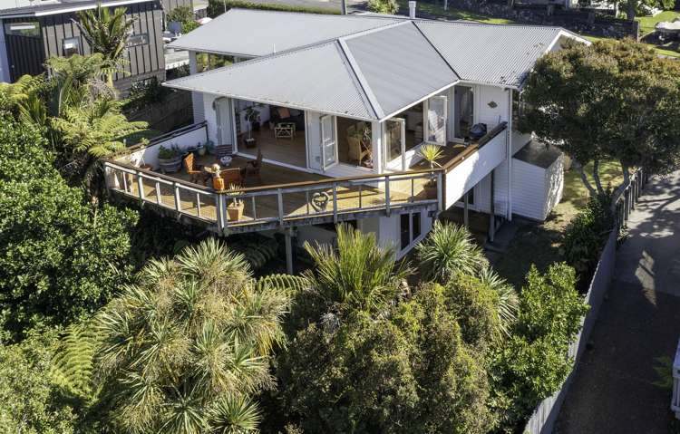 17 Beach Road Mellons Bay_26