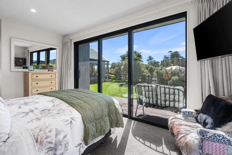 32 Carnaveron Drive Lincoln_30