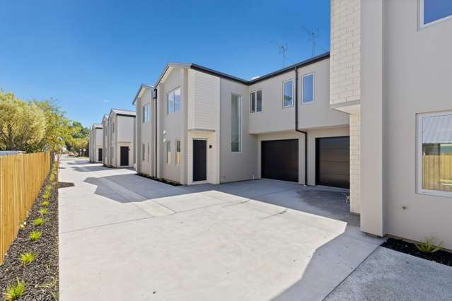 COMPLETED Townhouses | 3 Bed+ Garage & Parking