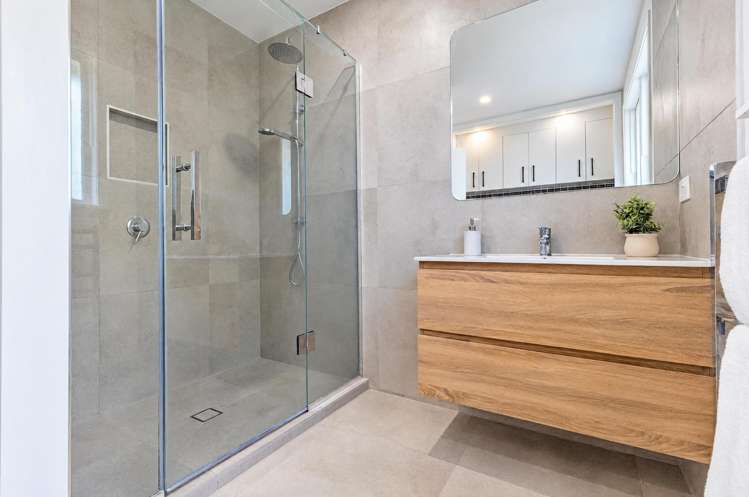 2/13A Frost Road Mount Roskill_15