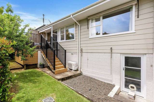 2 Bed 1 Bath with Garage in Howick