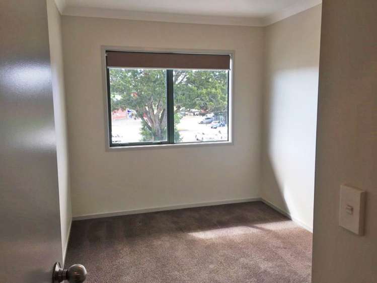 2/80 Gunner Drive Te Atatu Peninsula_2